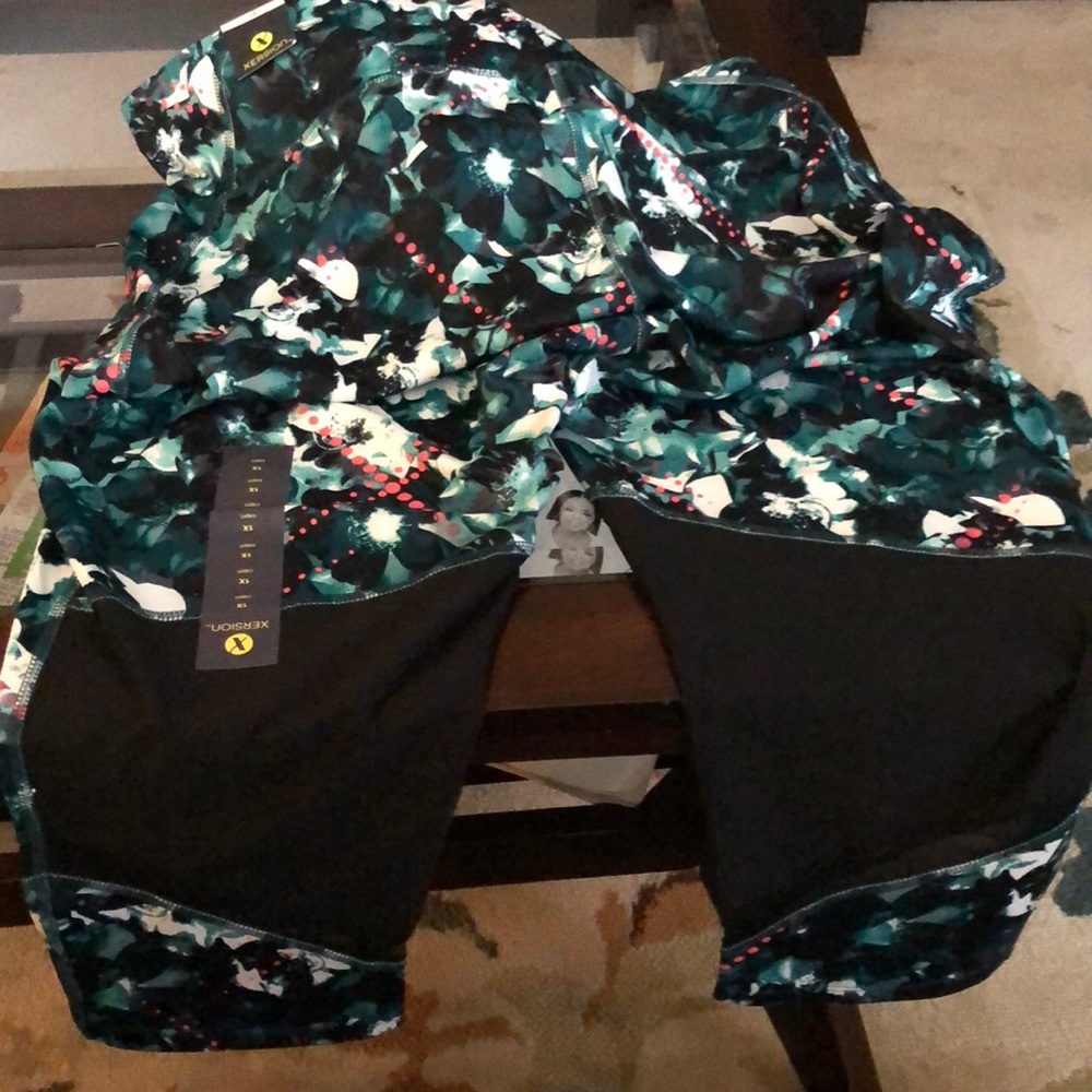 Beautiful Ladies exercise pants 👖 Xersion